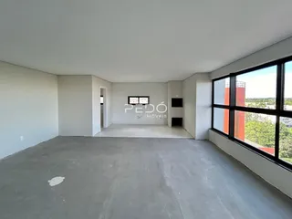 Vista interna de um ambiente vazio em uma propriedade.