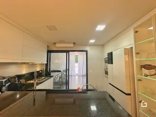 Vista da cozinha e sala de jantar de um imóvel em Lajeado, Brasil.