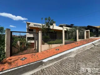 Casa com 4 dormitórios, foto 1