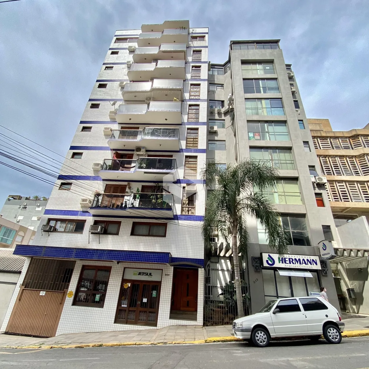 A fachada de um prédio residencial em Lajeado, Brasil.