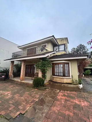 Casa com 4 dormitórios