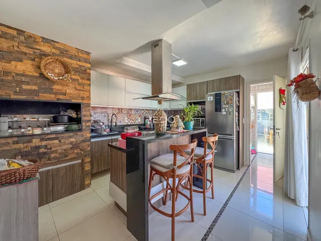 Vista da cozinha e sala de jantar de uma propriedade em Lajeado, Brasil.