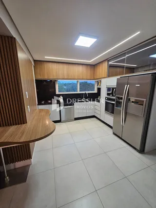Vista da cozinha e sala de jantar de um imóvel em Lajeado.
