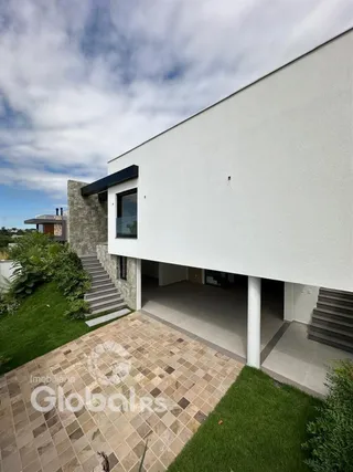 Fachada moderna de uma residência em Lajeado, Brasil.