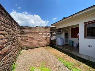 Fachada de parede de tijolos aparentes de uma residência em Lajeado.