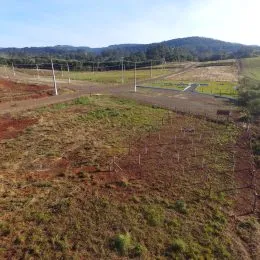 Vista aérea de uma área de terreno aberto em Lajeado, Brasil.