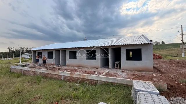 Fachada de uma construção em estágio de obra em Lajeado, Brasil.