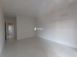 Corredor interno de um imóvel em Lajeado, Brasil.