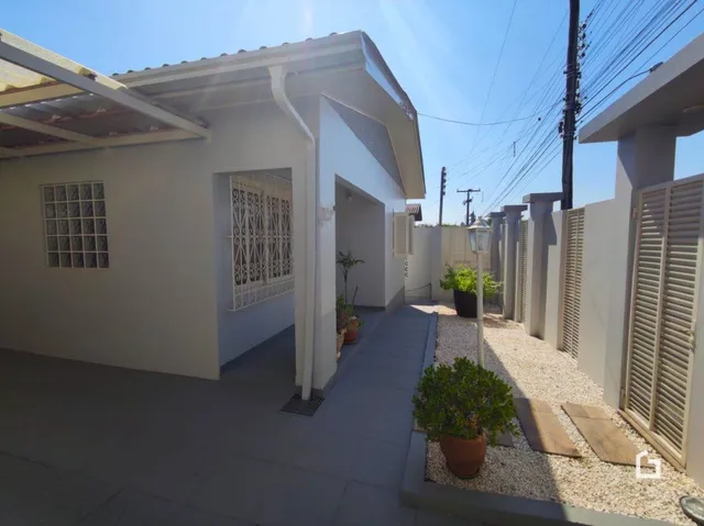 Fachada de uma casa moderna em Lajeado, Brasil.
