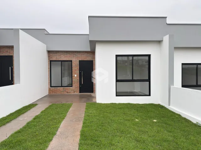 Foto da fachada de uma casa em Lajeado, Brasil, com jardim.