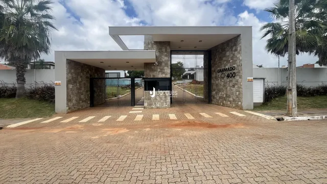 Fachada moderna de uma residência em Lajeado, Brasil.
