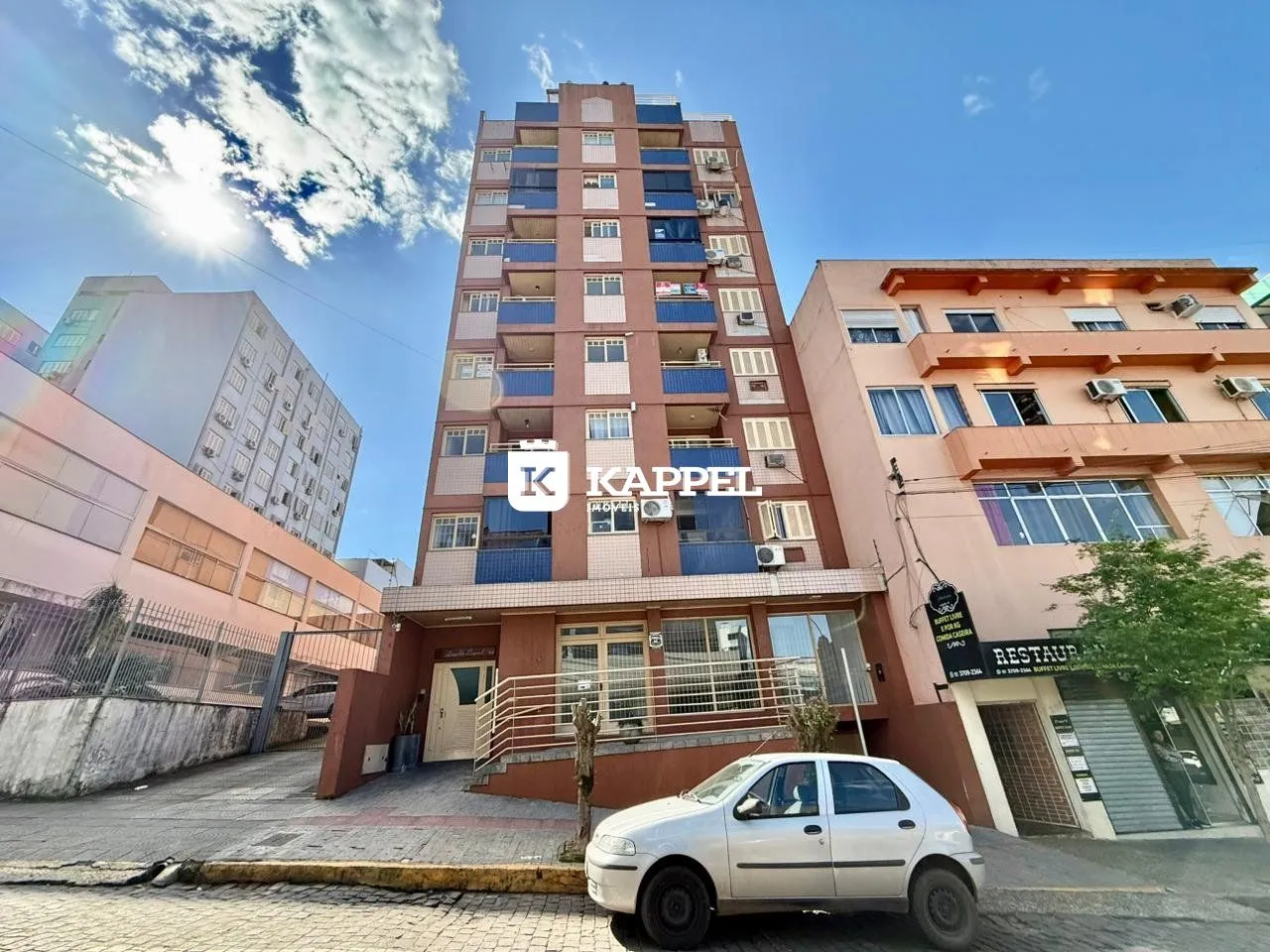 Fachada de um prédio de apartamentos em Lajeado, Brasil.