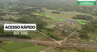 Vista aérea de uma área de terreno com estradas no Brasil.