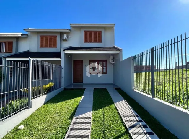 Fachada de uma residência com cerca e jardim em Lajeado, Brasil.