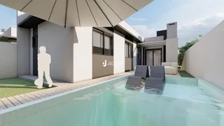 Vista externa de uma casa com piscina.