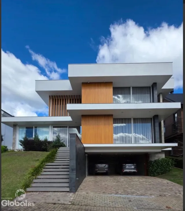 Casa com 4 dormitórios