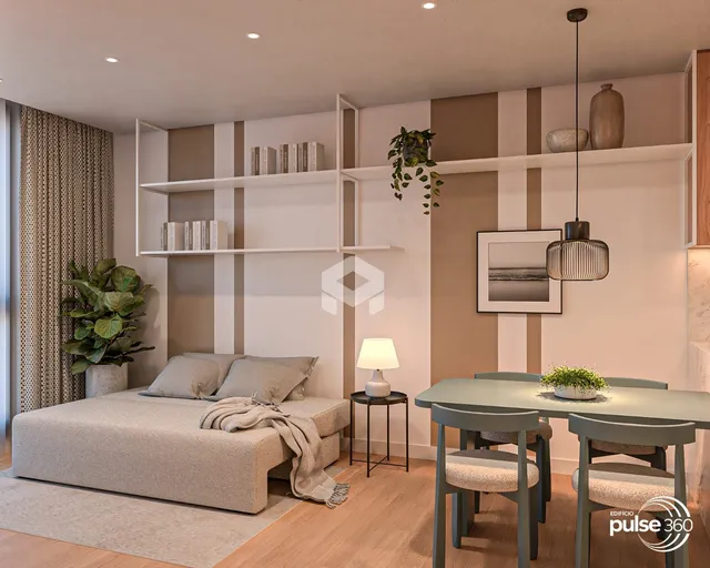 Ambiente interno moderno com sofá e mesa de jantar em um apartamento.