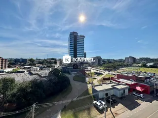 Vista aérea de uma área urbana com edifícios e paisagem verde.