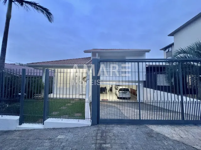 Casa com 4 dormitórios