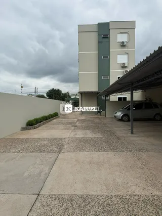 Fachada externa de um prédio residencial em Lajeado, Brasil, sob céu nublado.