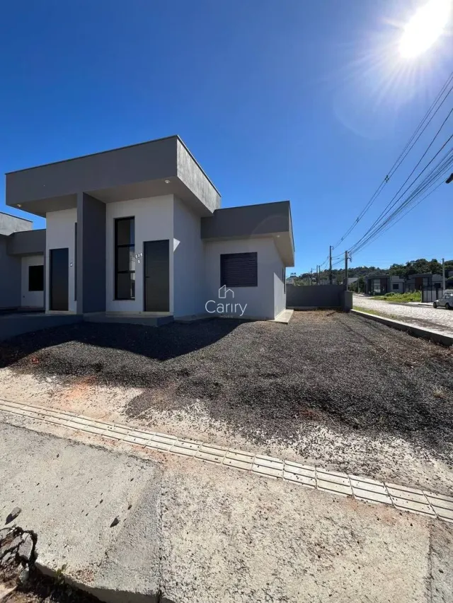 Casa geminada com 2 dormitórios