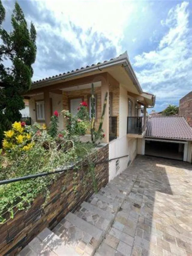 Casa com 4 dormitórios