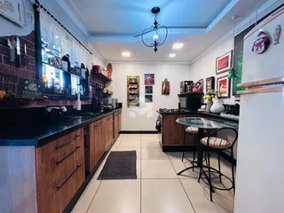 Foto de uma cozinha em uma propriedade em Lajeado, Brasil.