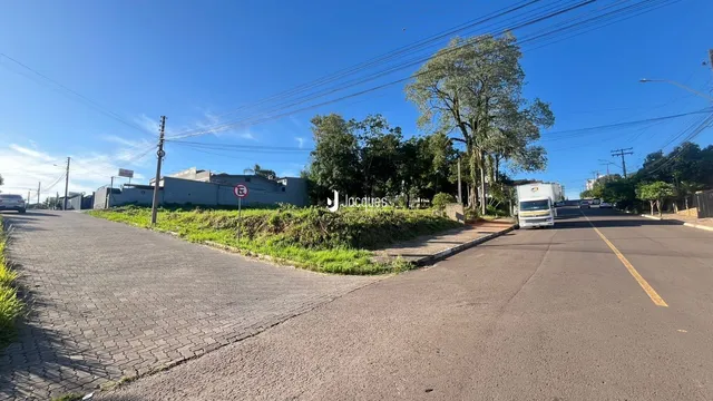 Vista da rua e fachada de uma propriedade em Lajeado, Brasil.