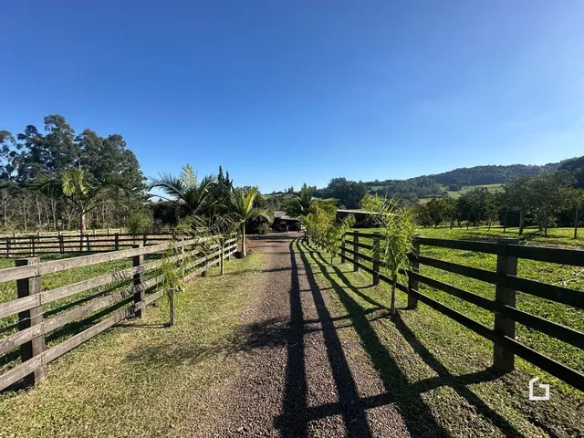 Área rural com 2 dormitórios
