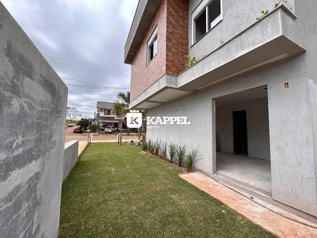Fachada de um prédio residencial em Lajeado, Brasil, com gramado em frente.