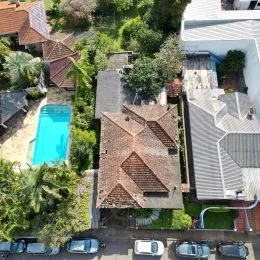Vista aérea de uma propriedade com piscina em Lajeado, Brasil.