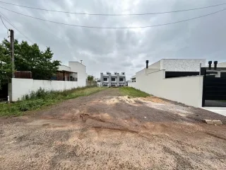 Foto da área externa e terreno de uma propriedade em Lajeado, Brasil.