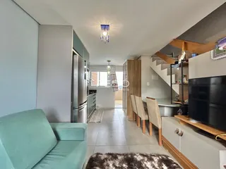 Sala de estar e cozinha de um imóvel em Lajeado, Brasil.
