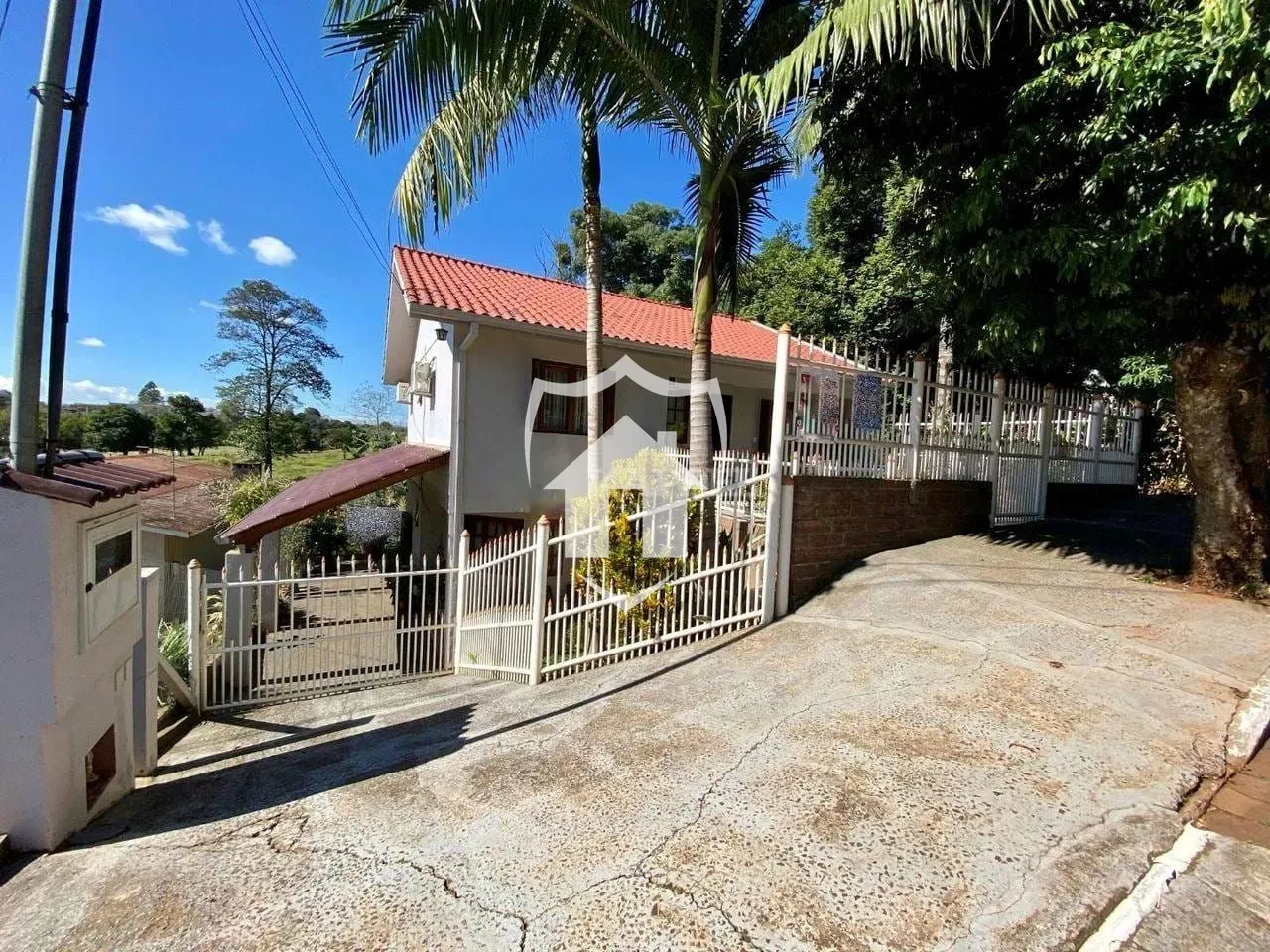 Casa com 5 dormitórios, foto 1