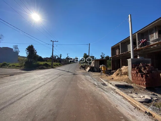 Vista da rua em uma área de construção em Lajeado, Brasil.