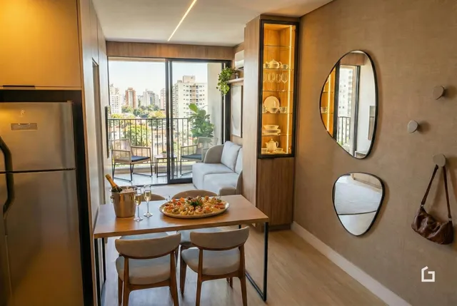 Sala de estar com vista para a varanda.