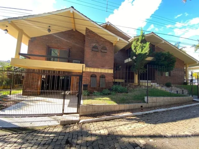 Casa com 4 dormitórios