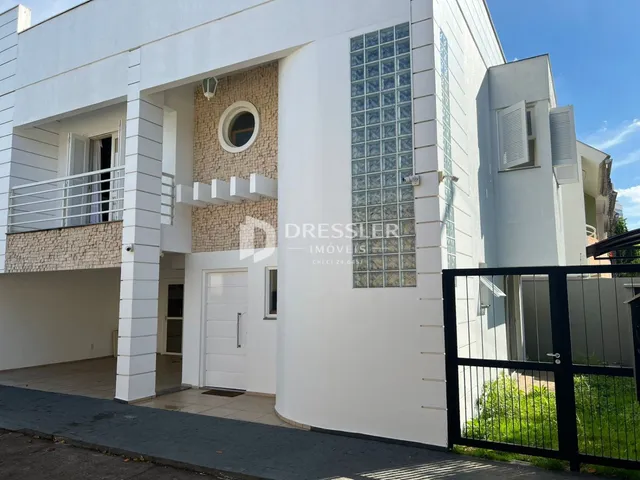 Fachada externa de um imóvel residencial em Lajeado, Brasil.