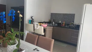 Interior da cozinha e sala de jantar de um imóvel em Lajeado.