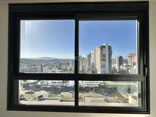 Vista da paisagem urbana de Lajeado com edifícios ao fundo.