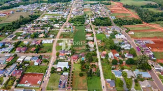 Vista aérea de uma área residencial no Brasil.
