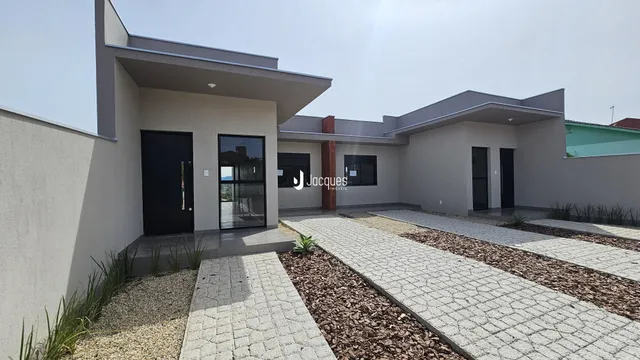 Casa geminada com 2 dormitórios