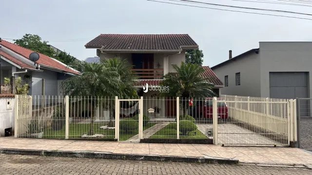 Casa com 3 dormitórios