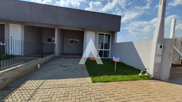 Casa geminada com 2 dormitórios