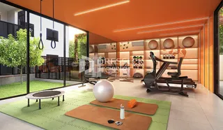Sala de estar moderna com grandes janelas e decoração contemporânea.
