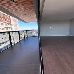 Vista panorâmica da paisagem urbana vista de um balcão.