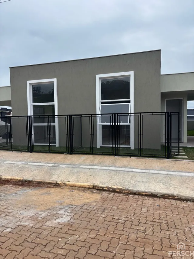Casa geminada com 2 dormitórios