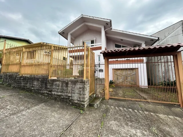Casa com 3 dormitórios