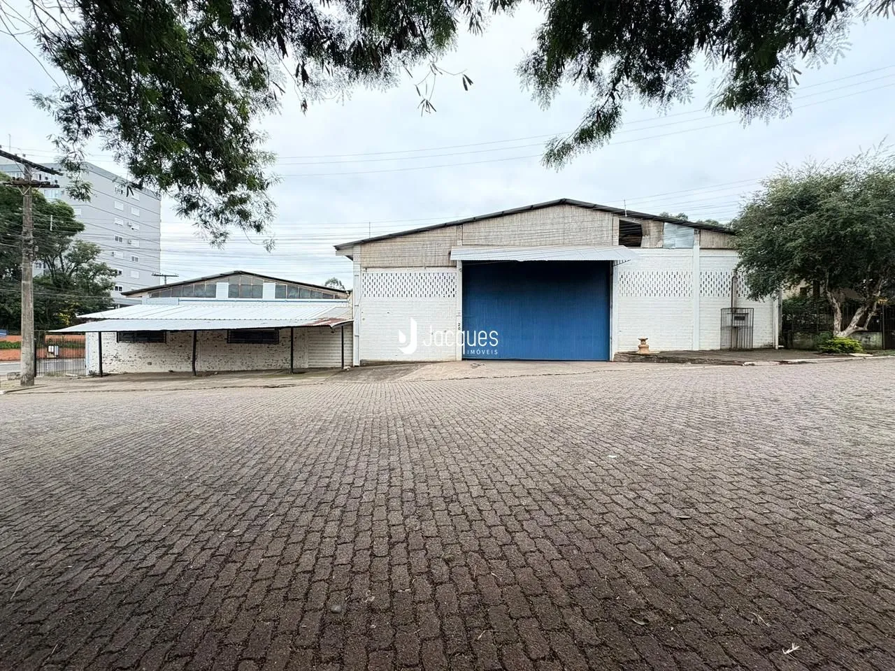 Fachada de um imóvel comercial em Lajeado, Brasil.