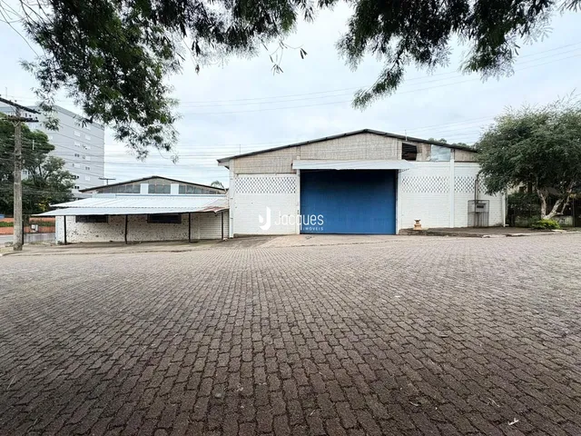 Fachada de um imóvel comercial em Lajeado, Brasil.